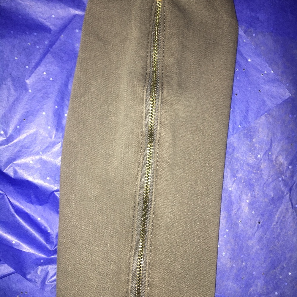 Pants - Picture 5 of 6